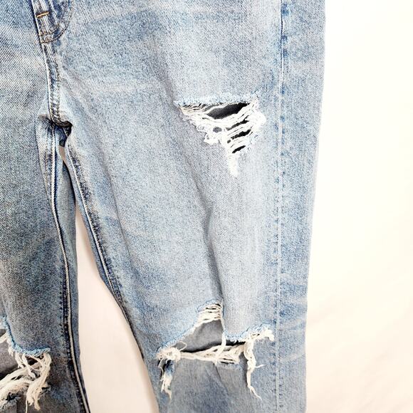 American Eagle Low Rise Baggy Straight Leg Light Wash Distressed Women's Jeans - Picture 9 of 15